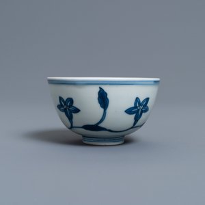 Een Chinese blauw-witte 'paleis' kom, Kangxi — foto 5
