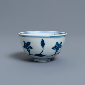 Een Chinese blauw-witte 'paleis' kom, Kangxi — foto 6