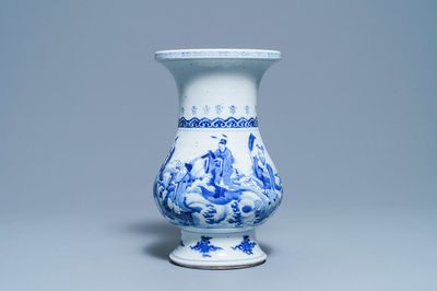 Een Chinese blauw-witte peervormige vaas met onsterfelijken, Kangxi