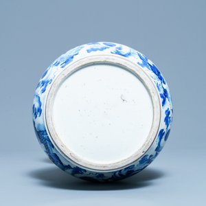 Een Chinese blauw-witte peervormige vaas met onsterfelijken, Kangxi — foto 5