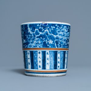 Een Chinese blauw-witte penselenbeker, 18/19e eeuw — foto 3