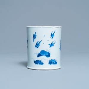 Een Chinese blauw-witte penselenbeker, Chenghua merk, Kangxi — foto 4