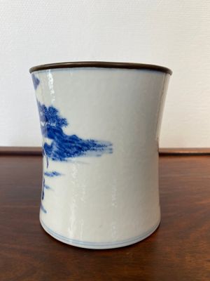 Een Chinese blauw-witte penselenbeker, Kangxi merk, 19e eeuw — foto 3