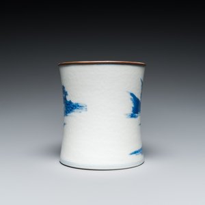 Een Chinese blauw-witte penselenbeker, Kangxi merk, 19e eeuw — foto 4