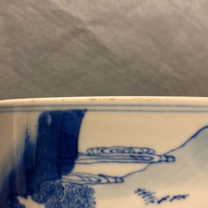 Een Chinese blauw-witte penselenbeker met een fijn landschap, Kangxi — foto 14