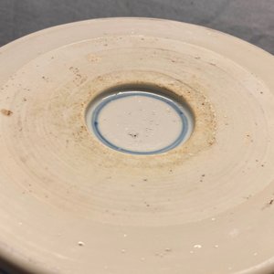 Een Chinese blauw-witte penselenbeker met een fijn landschap, Kangxi — foto 15