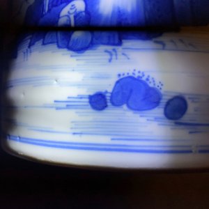 Een Chinese blauw-witte penselenbeker met een fijn landschap, Kangxi — foto 10