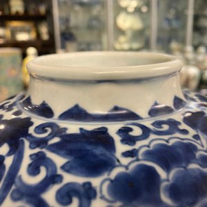 Een Chinese blauw-witte pot met feniksen, figuratief haas merk, Transitie periode — foto 12