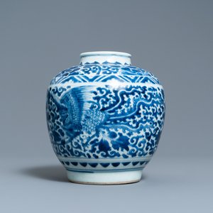 Een Chinese blauw-witte pot met feniksen, figuratief haas merk, Transitie periode — foto 3