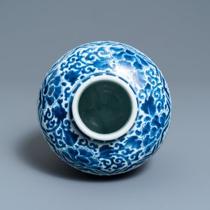 Een Chinese blauw-witte pot met feniksen, figuratief haas merk, Transitie periode — foto 6