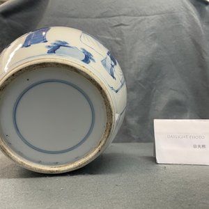 Een Chinese blauw-witte pot met figuratief decor, 19e eeuw — foto 10