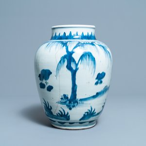 Een Chinese blauw-witte pot met figuren in een landschap, Transitie periode — foto 3
