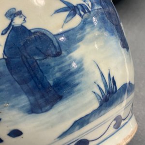 Een Chinese blauw-witte pot met figuren in een landschap, Wanli — foto 13