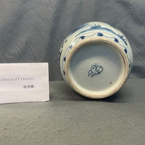 Een Chinese blauw-witte pot met figuren in een landschap, Wanli — foto 22