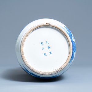 Een Chinese blauw-witte rouleau vaas, Kangxi merk, 19/20e eeuw — foto 6