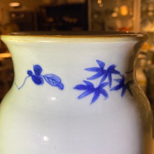 Een Chinese blauw-witte rouleau vaas met een kylin en een feniks, Transitie periode — foto 11