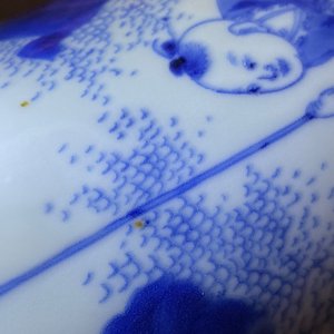 Een Chinese blauw-witte rouleau vaas met een zeldzame voorstelling van Zhang Xiang, Transitie periode — foto 18