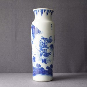 Een Chinese blauw-witte rouleau vaas met een zeldzame voorstelling van Zhang Xiang, Transitie periode — foto 7