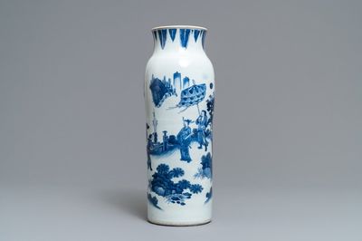 Een Chinese blauw-witte rouleau vaas met figuratief decor rondom, Transitie periode