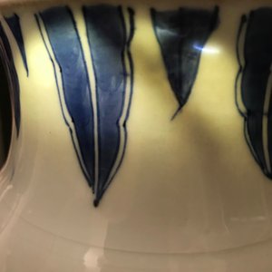 Een Chinese blauw-witte rouleau vaas met figuratief decor rondom, Transitie periode — foto 13