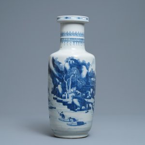Een Chinese blauw-witte rouleau vaas met figuren in een landschap, Kangxi — foto 2