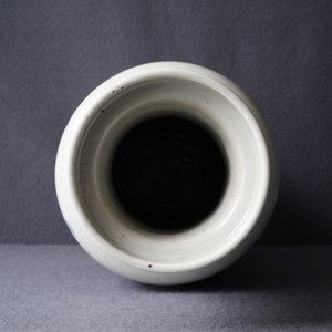 Een Chinese blauw-witte rouleau vaas met figuren in een landschap, Kangxi — foto 25