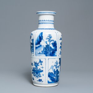 Een Chinese blauw-witte rouleau vaas met landschappen en antiquiteiten, Kangxi — foto 5