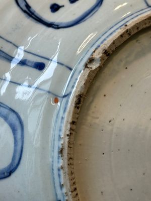 Een Chinese blauw-witte schotel en een octagonale 'Drie Vrienden van de Winter' schotel, Wanli en Qianlong — foto 17