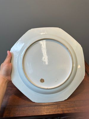 Een Chinese blauw-witte schotel en een octagonale 'Drie Vrienden van de Winter' schotel, Wanli en Qianlong — foto 9