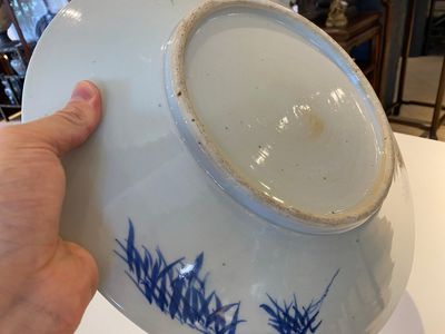Een Chinese blauw-witte schotel en tien borden, 19e eeuw — foto 8