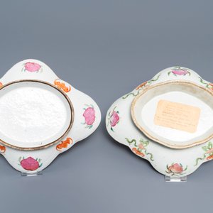 Een Chinese blauw-witte schotel en twee famille rose kommen, 19e eeuw — foto 5