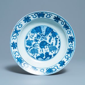 Een Chinese blauw-witte schotel met drie rammen, Jiajing — foto 1