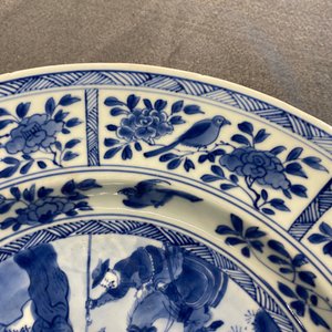Een Chinese blauw-witte schotel met een jachtscène, Kangxi — foto 5