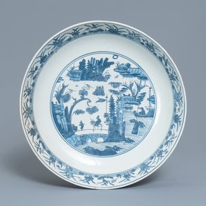 Een Chinese blauw-witte schotel met een landschap, Jiajing — foto 1