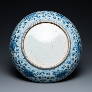Een Chinese blauw-witte schotel met een rotspartij, Ming — foto 2