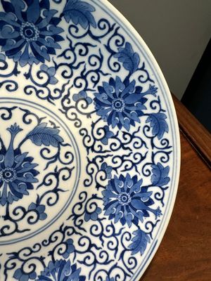 Een Chinese blauw-witte schotel met lotusslingers, Guangxu merk en periode — foto 4