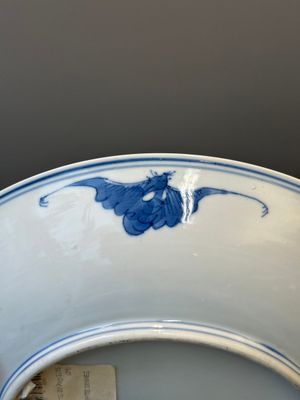 Een Chinese blauw-witte schotel met lotusslingers, Guangxu merk en periode — foto 10