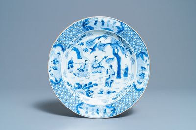 Een Chinese blauw-witte schotel met muzikanten, Kangxi