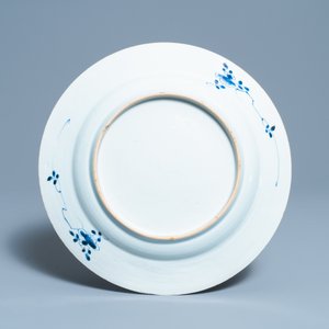 Een Chinese blauw-witte schotel met muzikanten, Kangxi — foto 2