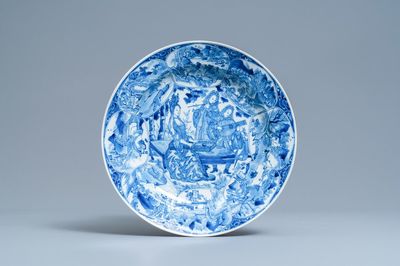 Een Chinese blauw-witte schotel met muzikanten, Kangxi