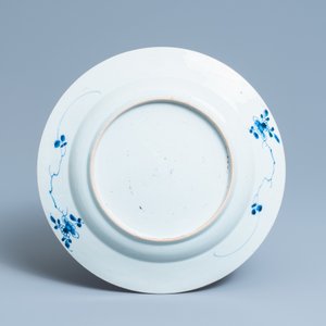 Een Chinese blauw-witte schotel met muzikanten, Kangxi — foto 2