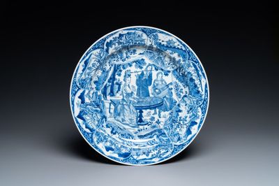 Een Chinese blauw-witte schotel met muzikanten, Kangxi