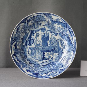 Een Chinese blauw-witte schotel met muzikanten, Kangxi — foto 3