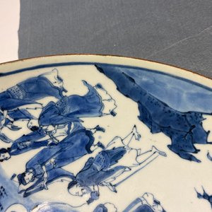 Een Chinese blauw-witte schotel met onsterfelijken, Yu Tang Jia Qi merk, Shunzhi — foto 4