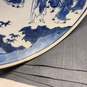 Een Chinese blauw-witte schotel met onsterfelijken, Yu Tang Jia Qi merk, Shunzhi — foto 10
