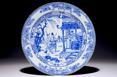 Een Chinese blauw-witte schotel met scène uit "De Romance van de Westelijke Kamer", Yongzheng
