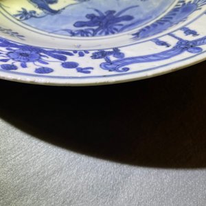 Een Chinese blauw-witte schotel met twee kylins, Jiajing — foto 7