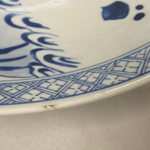 Een Chinese blauw-witte schotel met verhalend decor, Kangxi — foto 5