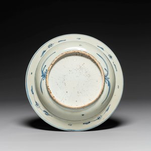 Een Chinese blauw-witte schotel met vogels bij een vijver, Jiajing — foto 2