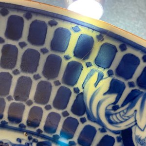 Een Chinese blauw-witte schotel naar Cornelis Pronk, 'De parasoldames', Qianlong — foto 9
